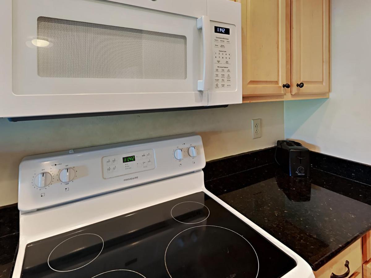 Edgewater 1402 *