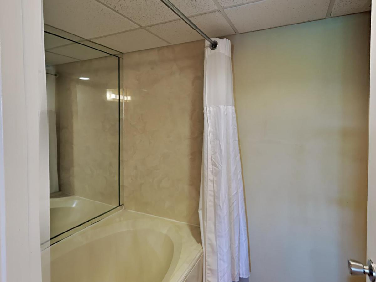 Edgewater 1402 Apartment *