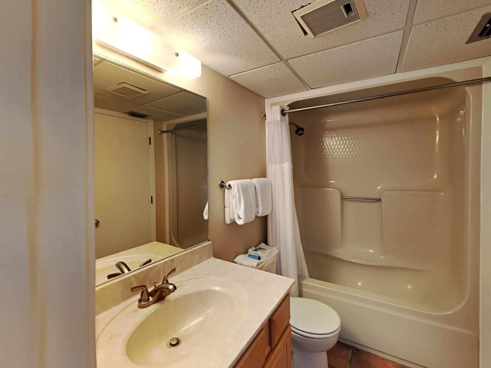 Edgewater 1402 *